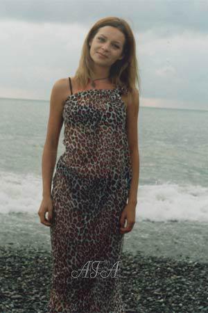 57721 - Elena Age: 32 - Russia