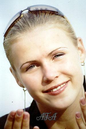 72996 - Valentina Age: 30 - Russia